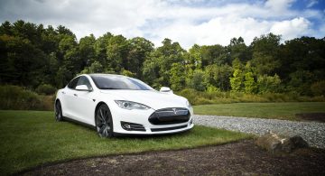Ile będzie kosztowała Tesla z polskiego salonu? Sprawdzamy