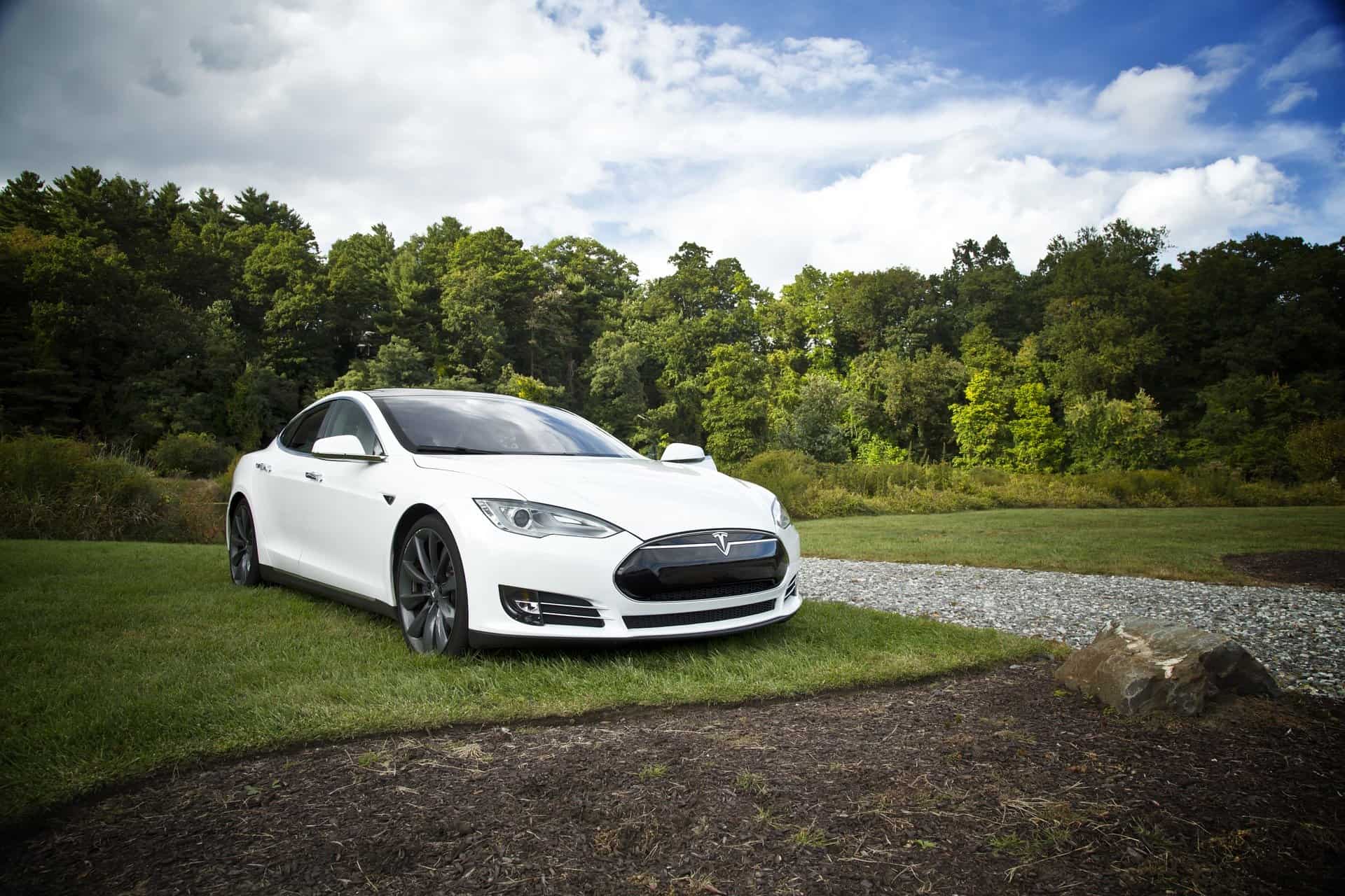 Ile będzie kosztowała Tesla z polskiego salonu? Sprawdzamy
