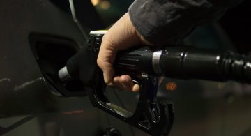 Co wpływa na cenę paliwa i dlaczego jest ono teraz takie drogie?