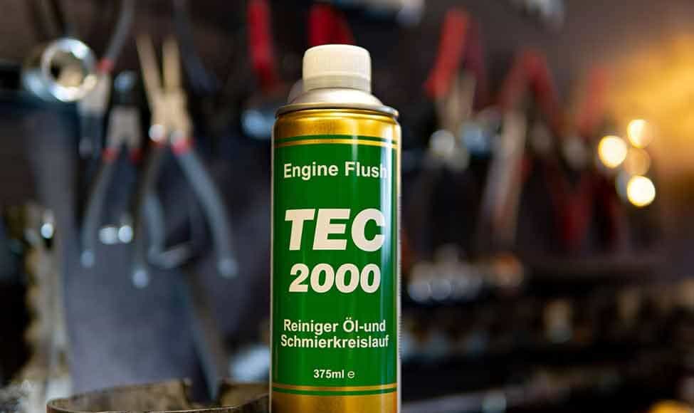 Skuteczne dodatki do paliwa – poznaj preparaty TEC 2000