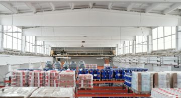 Duży magazyn – jak usprawnić logistykę przewożenia towarów?